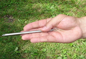 Bo Shuriken, held along the palm